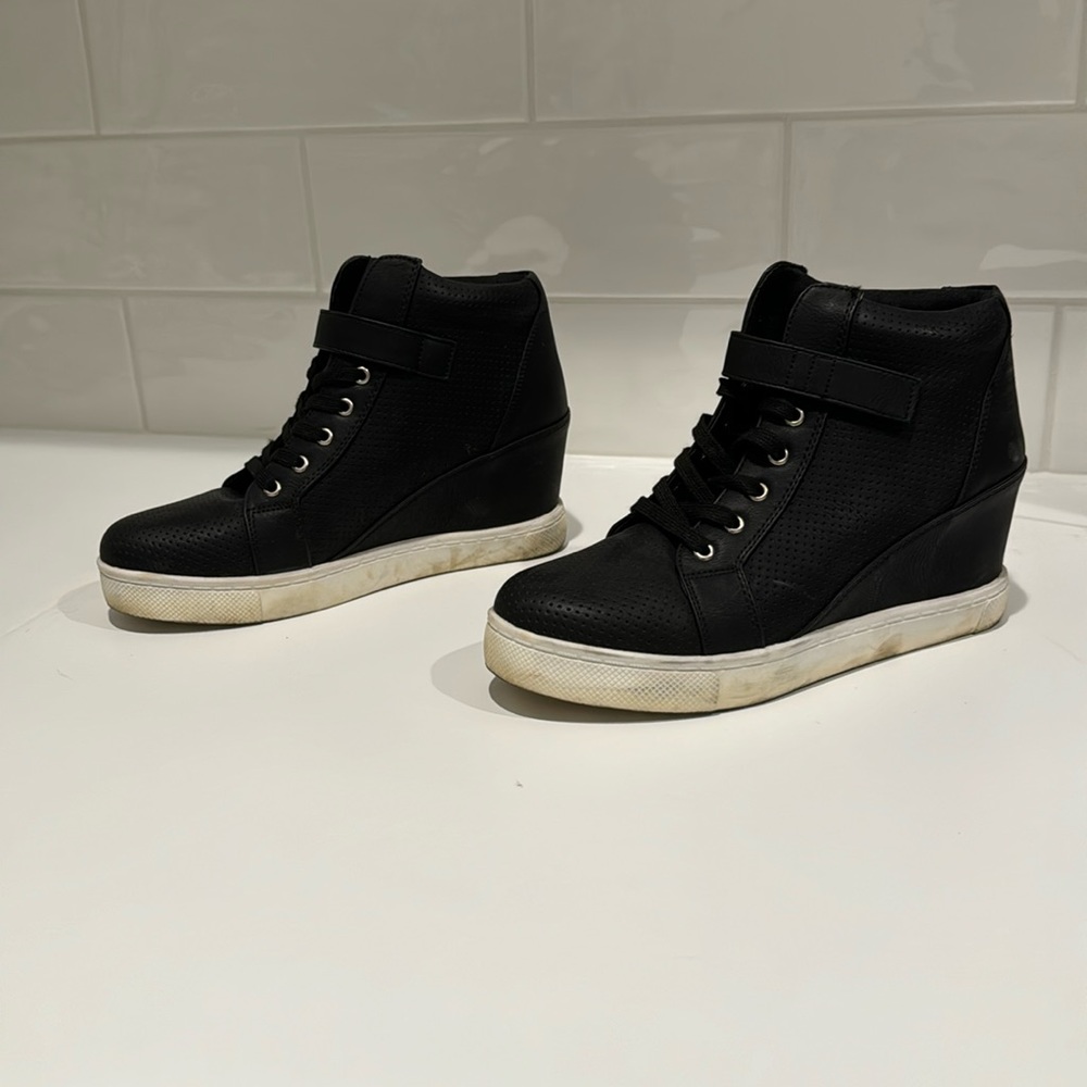 Athlefit, heeled sneaker, size 8.5.
